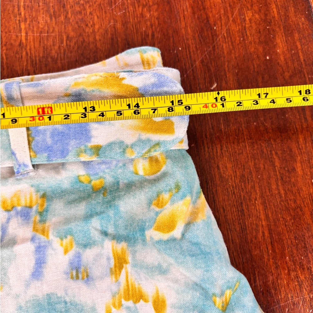 Christian Lacroix woman’s summer linen shorts size medium - Picture 5 of 9
